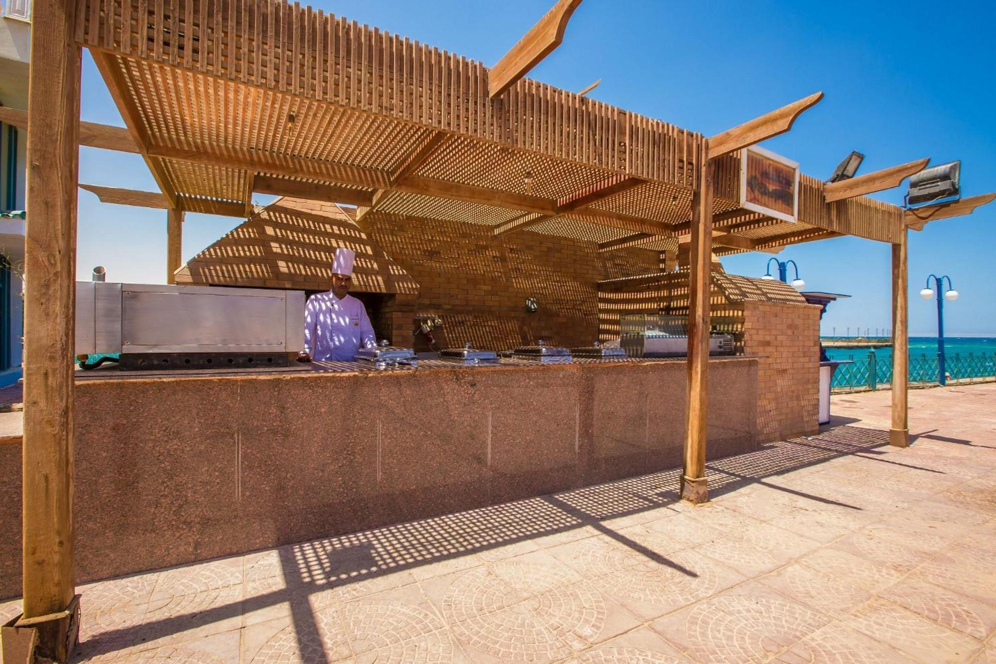 The Palace Beach Hotel Gurdaka Kültér fotó